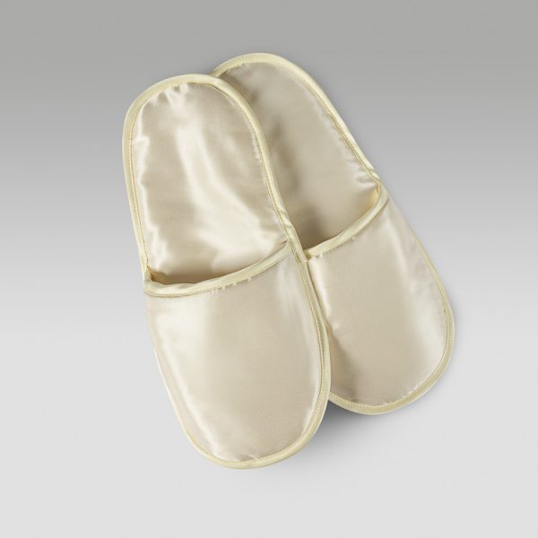 Beauty gift slippers off white